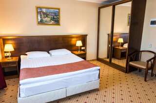 Гостиница Прованс Отель Горячий Ключ Стандартный двухместный номер с 1 кроватью или 2 отдельными кроватями и балконом-3